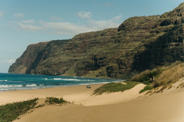 barking sands beach in kauai